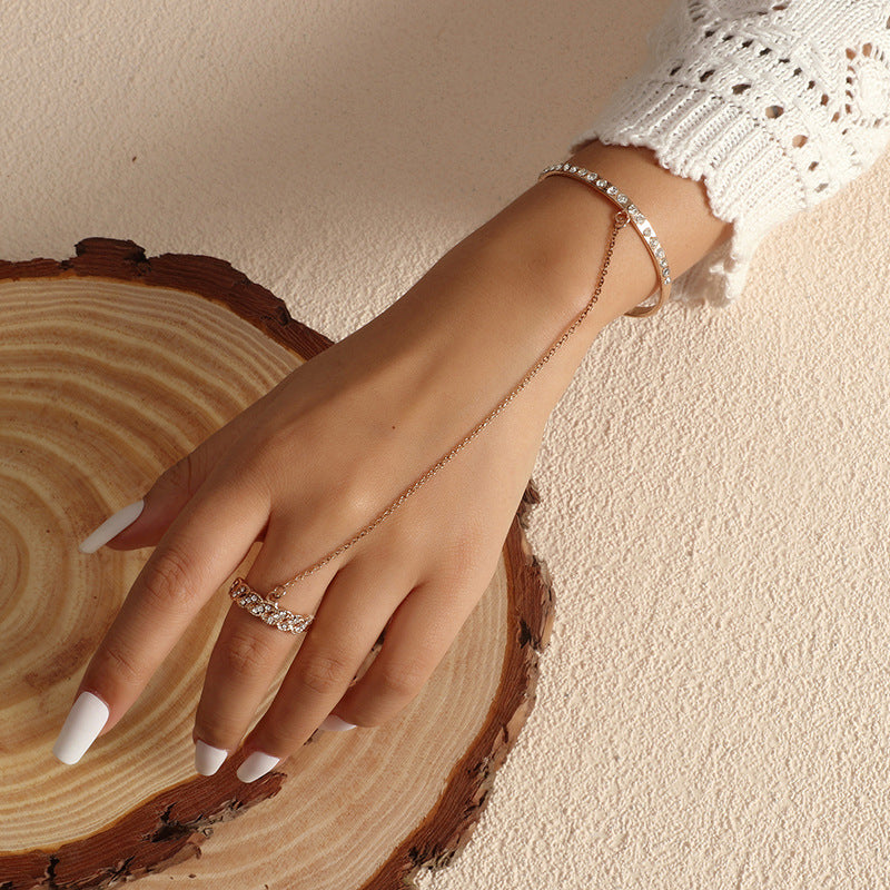Retro Cold Wind Diamond Bangle Ring One-piece