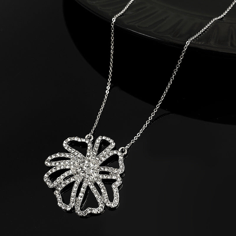 Exaggerated Glitter Diamond Flower Necklace