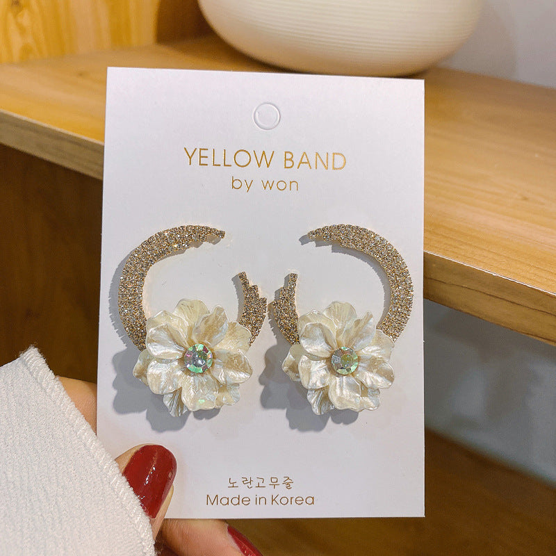 Simple Diamond Moon Flower Earrings