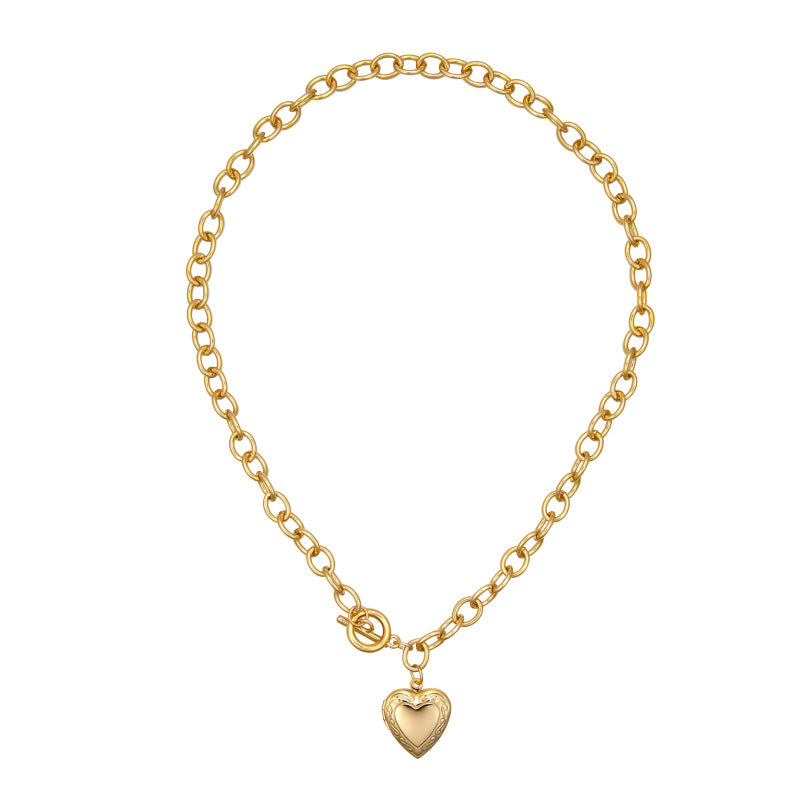 Heart pendant pearl necklace