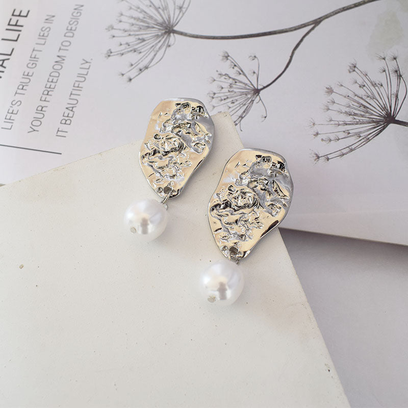 Irregular pearl earrings