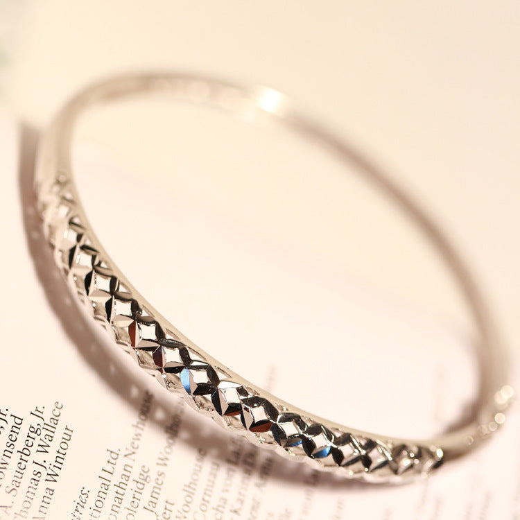 Simple and versatile bracelet
