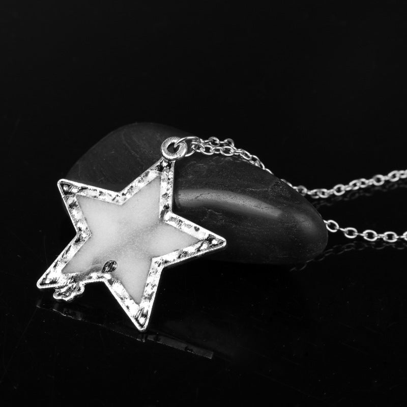 A Luminous Necklace That Glows In The Dark