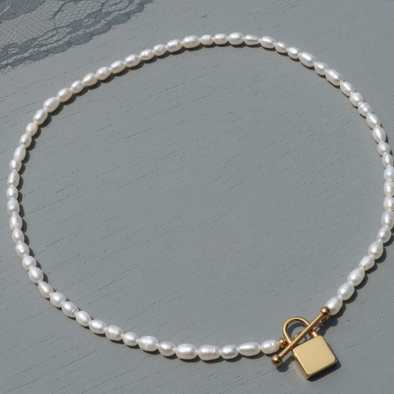 Fashion Lock Pendant Freshwater Pearl Necklace