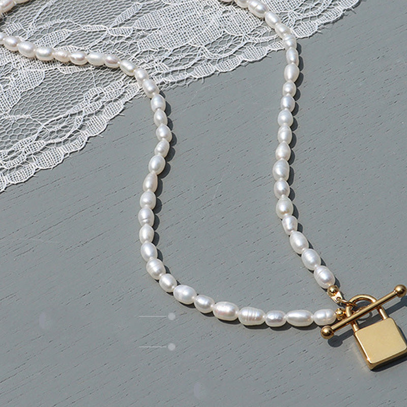 Fashion Lock Pendant Freshwater Pearl Necklace