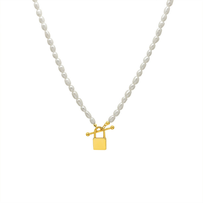 Fashion Lock Pendant Freshwater Pearl Necklace