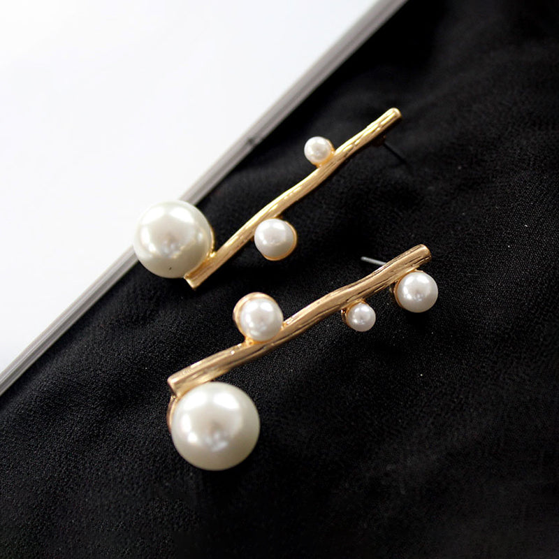 Alloy pearl earrings