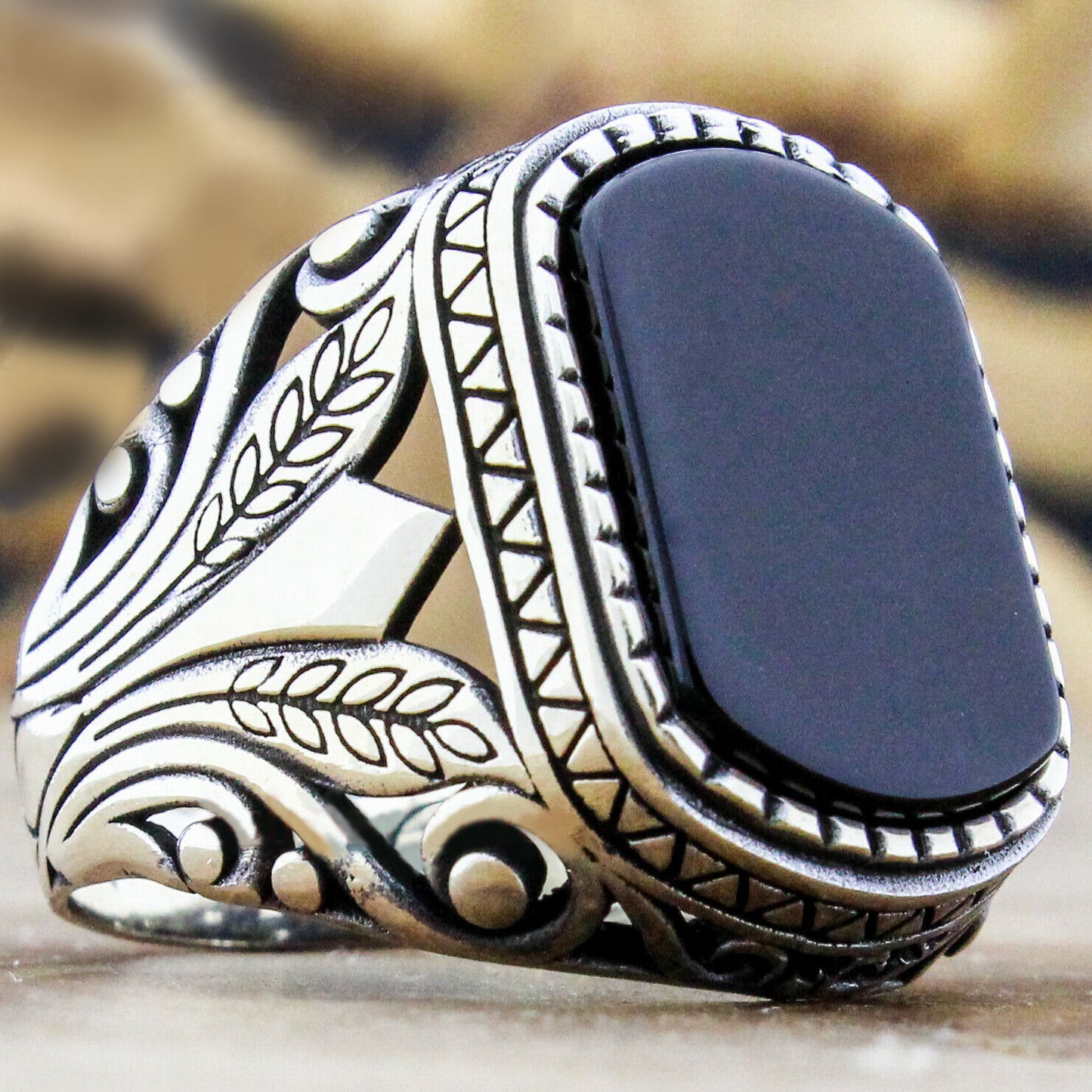 Popular Retro Pattern Black Face Zircon Ring