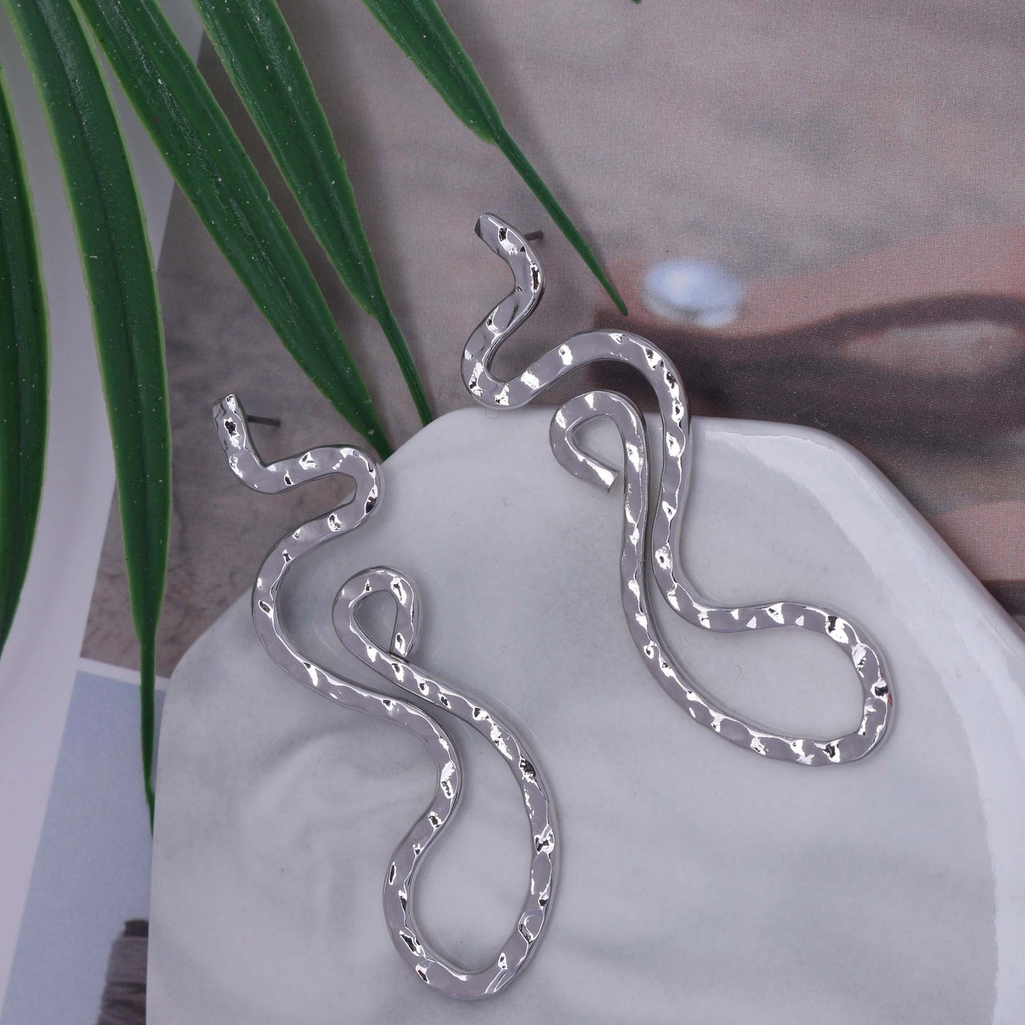 Gothic three-dimensional spiraling creative snake-shaped earrings