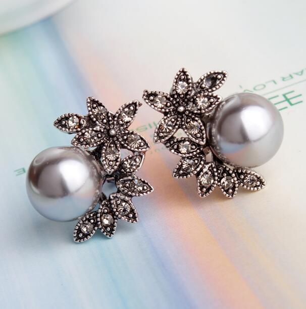 Pearl Five-Leaf Flower Shell Pearl Earrings