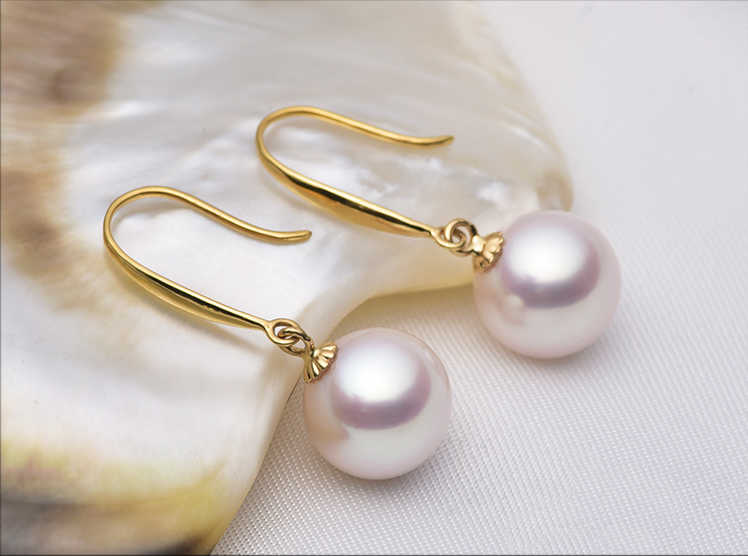 Natural freshwater pearl earrings