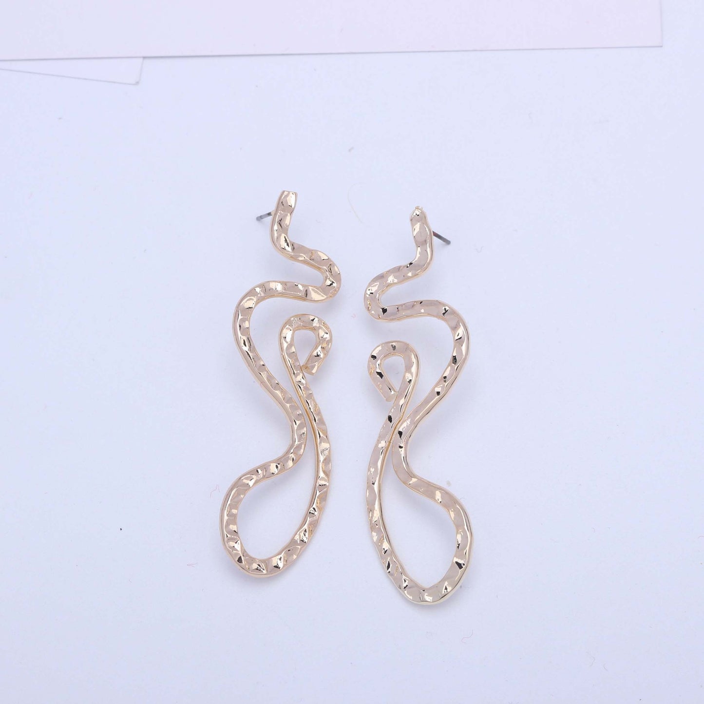 Gothic three-dimensional spiraling creative snake-shaped earrings