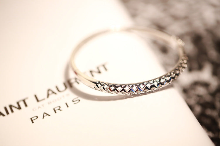 Simple and versatile bracelet