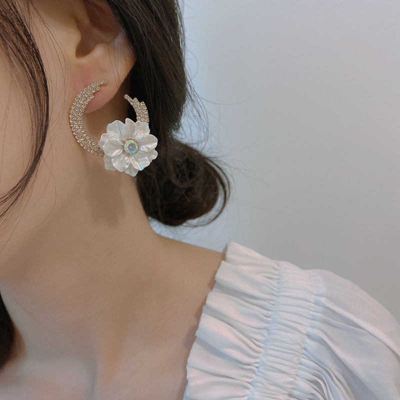 Simple Diamond Moon Flower Earrings