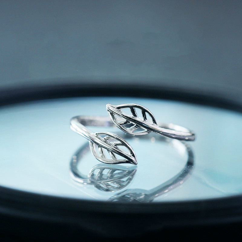 Hollowed-out leaf ring