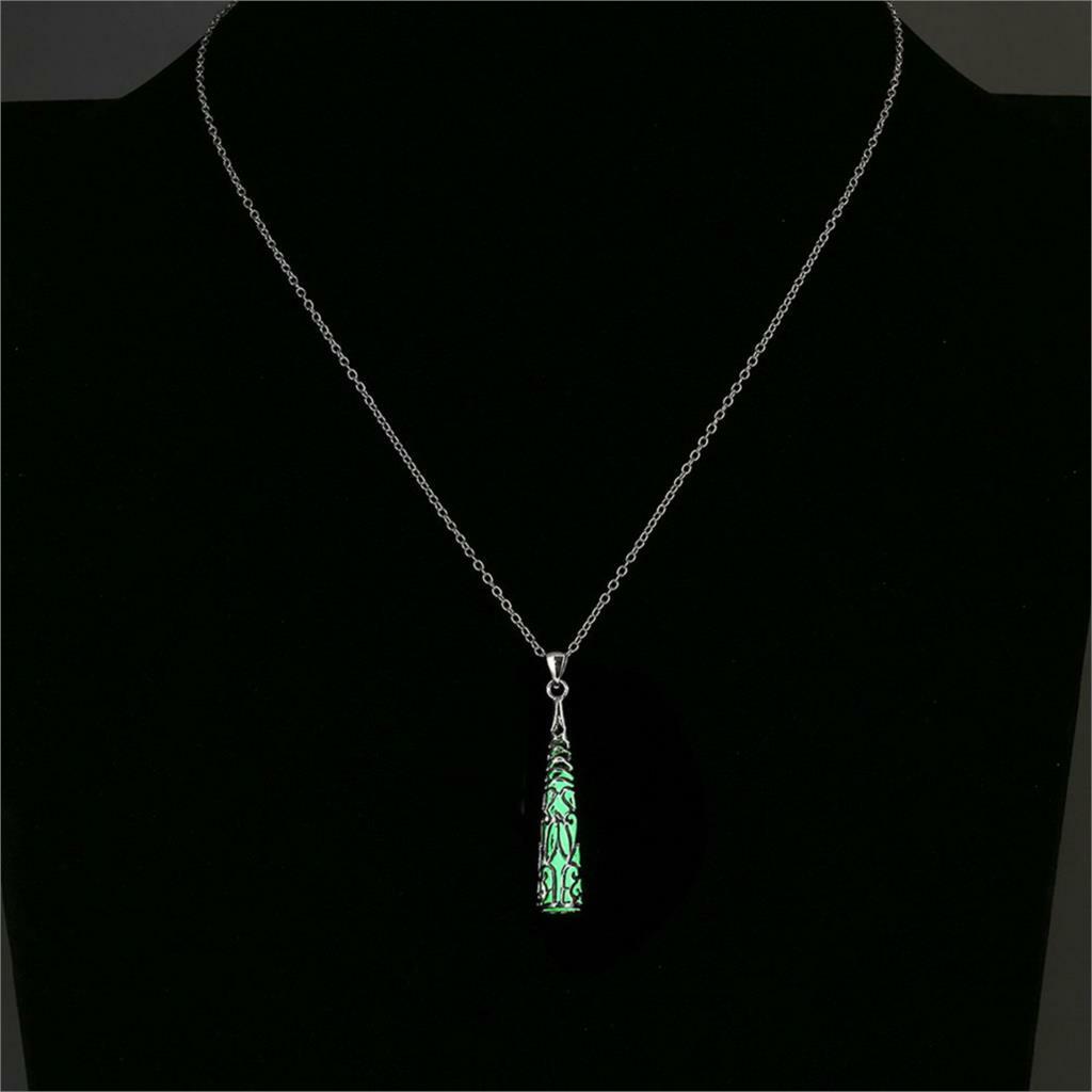 Fluorescent stone necklace