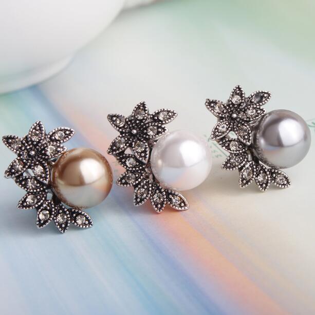 Pearl Five-Leaf Flower Shell Pearl Earrings
