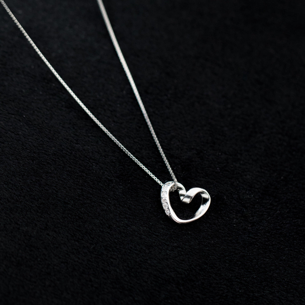 Ladies Simple Diamond Cutout Heart Necklace
