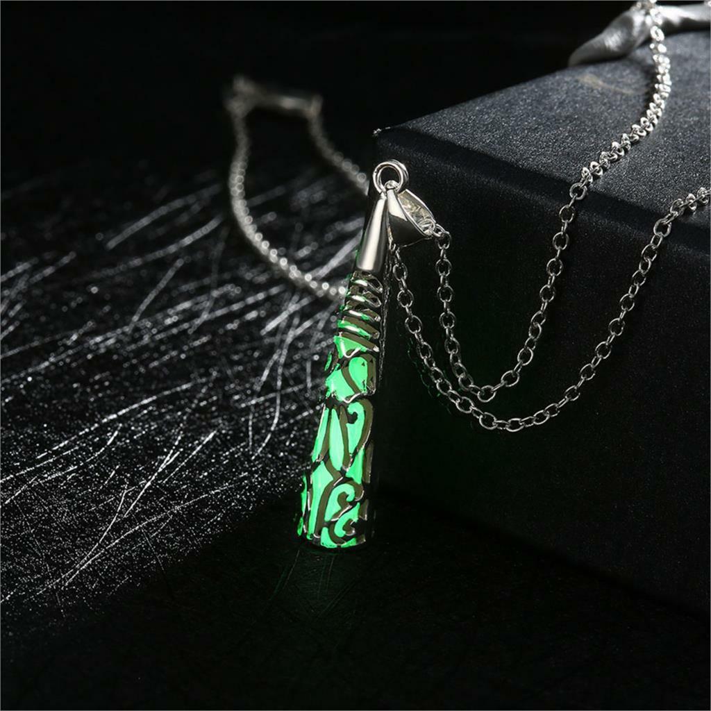 Fluorescent stone necklace
