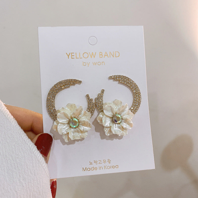 Simple Diamond Moon Flower Earrings