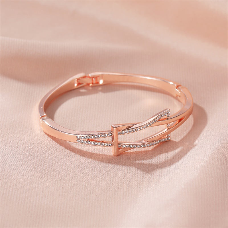 Geometric Cross Knotted Design Simple Commuter Diamond Bracelet