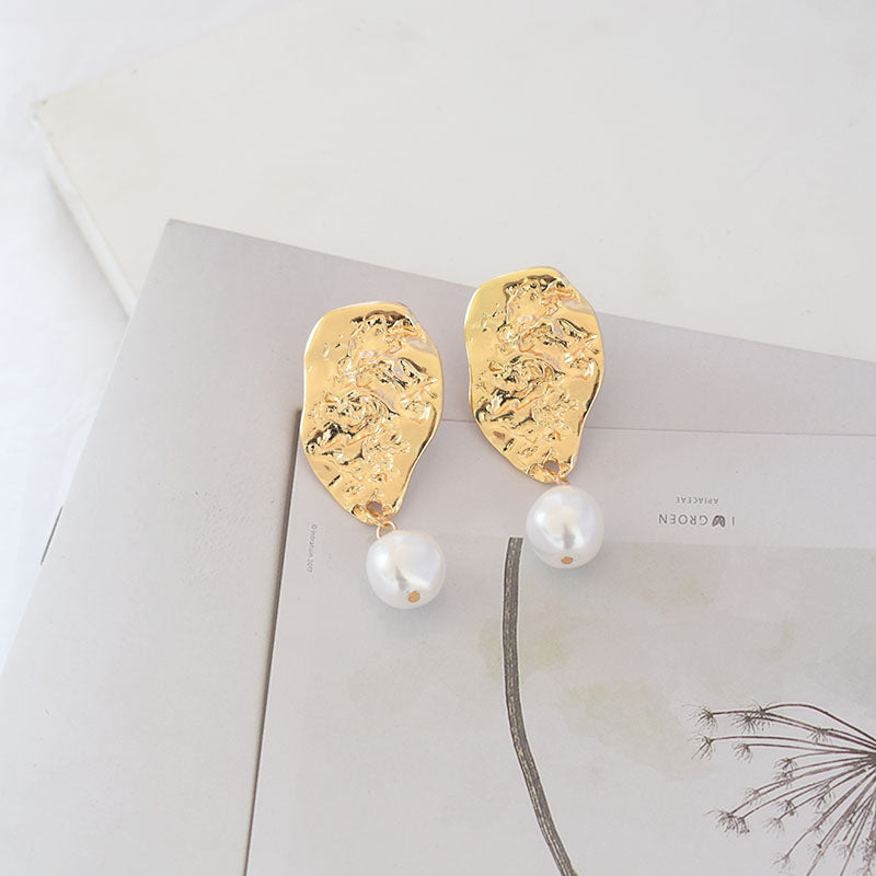 Irregular pearl earrings