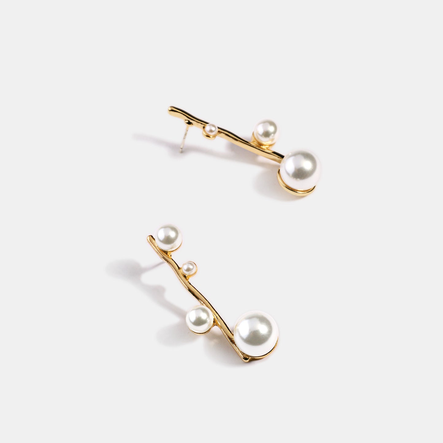 Alloy pearl earrings