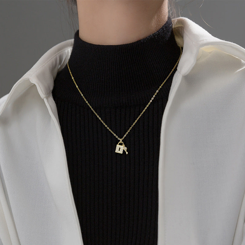 Women's Temperament Simple Diamond Necklace Clavicle Chain