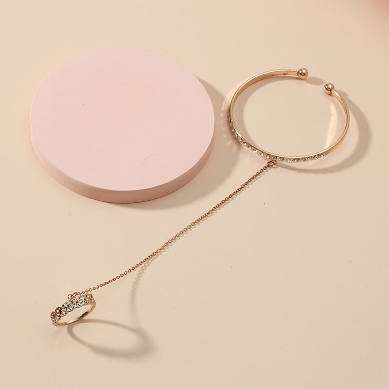 Retro Cold Wind Diamond Bangle Ring One-piece