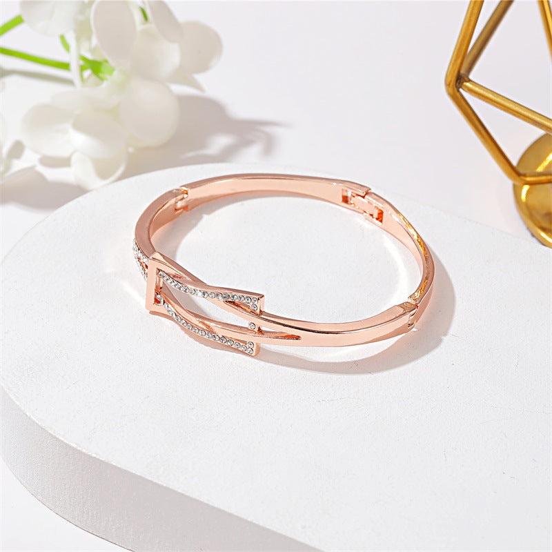 Geometric Cross Knotted Design Simple Commuter Diamond Bracelet