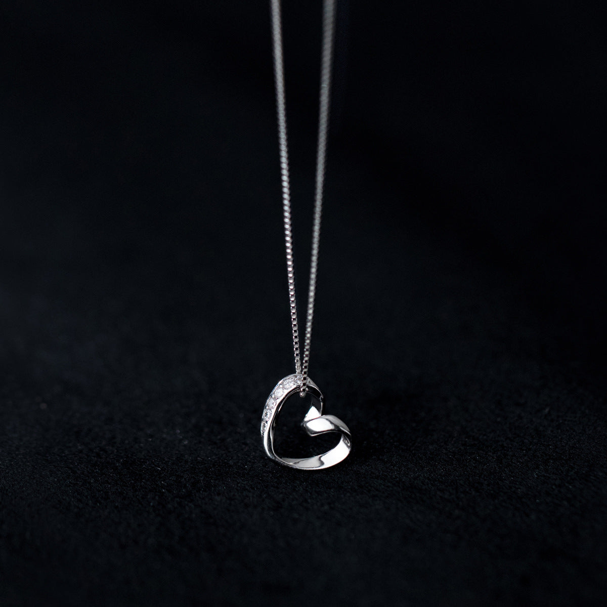 Ladies Simple Diamond Cutout Heart Necklace