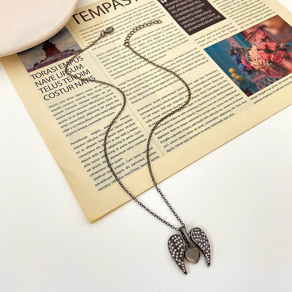 Women's Temperament Fashion Diamond Heart Pendant Necklace
