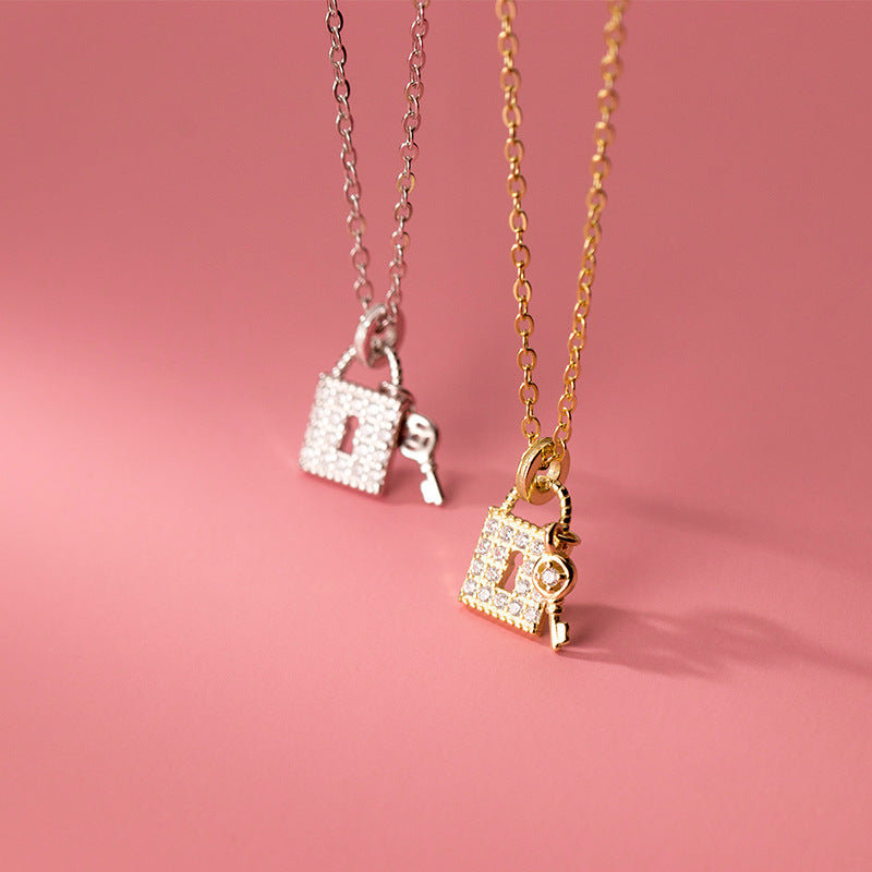 Women's Temperament Simple Diamond Necklace Clavicle Chain