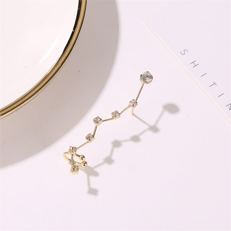 Diamond-studded small fresh earrings