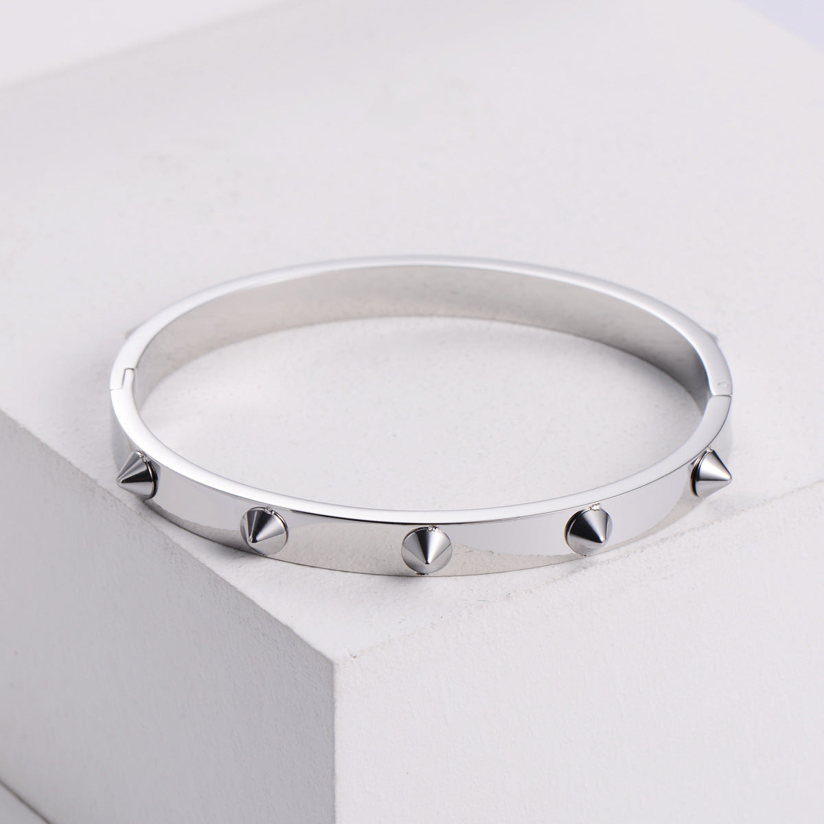 1pcs Stainless Steel Bracelet Rivets Nail Tapered Spikes Gothic Punk Rock Bangle