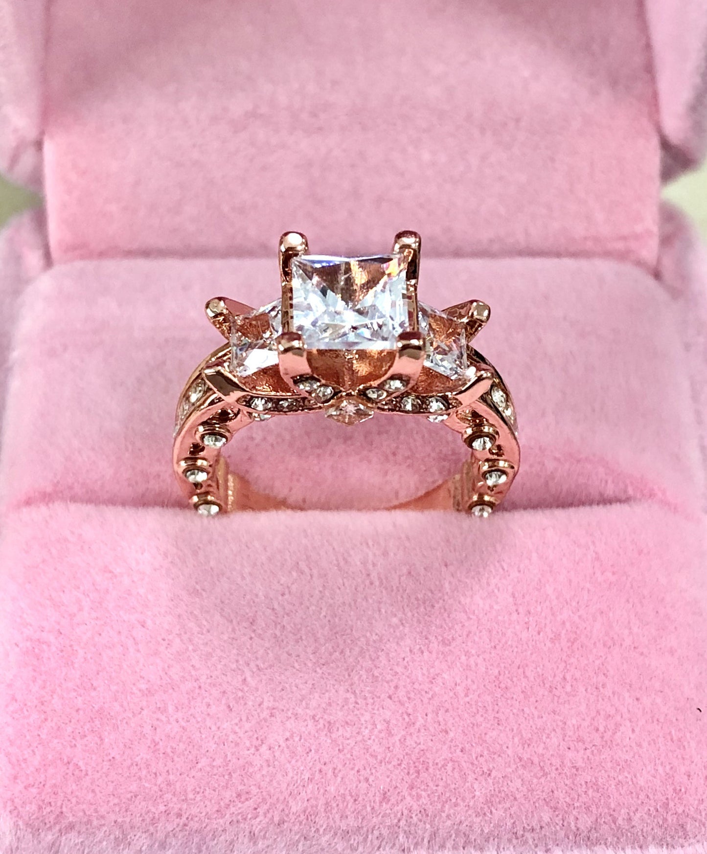 Fashion Micro-set Super Sparkling Princess Diamond Ring