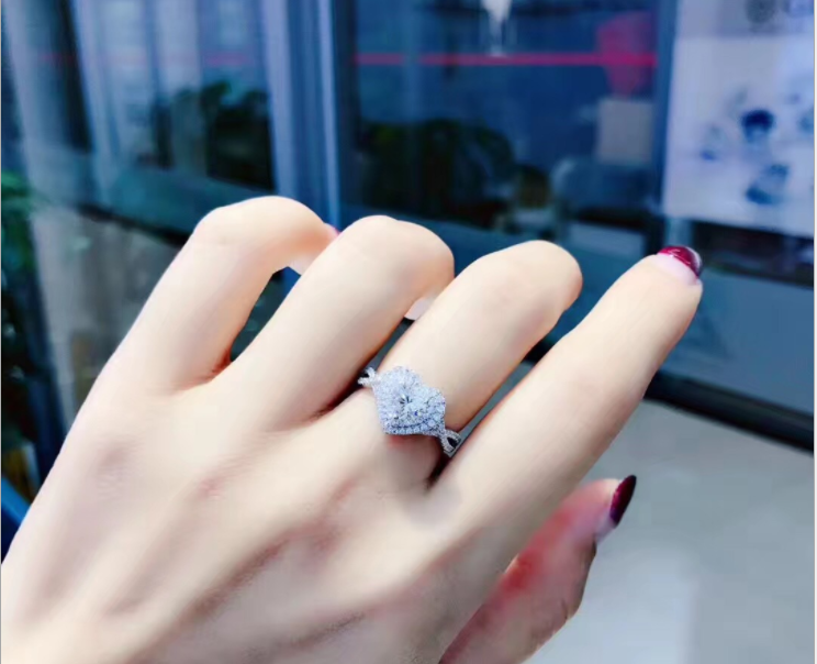 Luxury Micro Inlaid heart-shaped simulation diamond ring