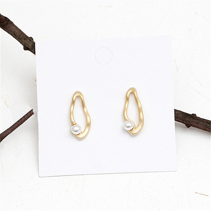 Irregular pearl earrings