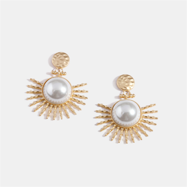 Round pearl earrings