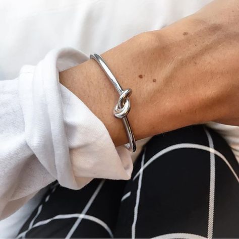 KNOT BANGLE