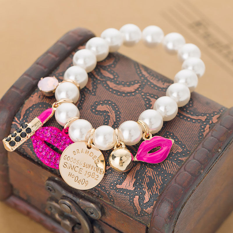 Lip pearl bracelet