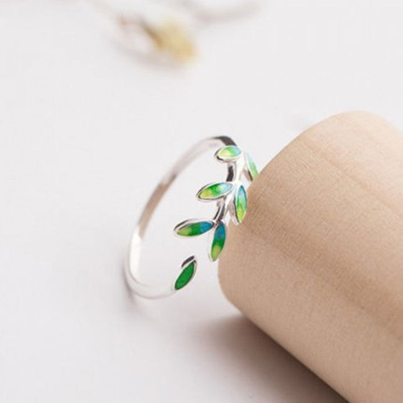 Simple green leaf ring