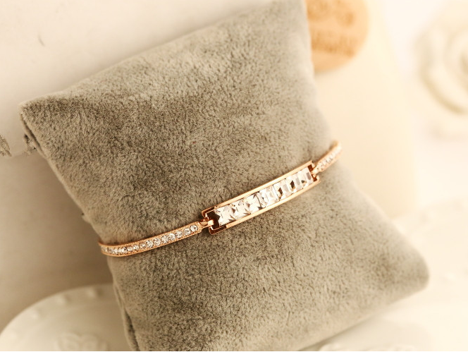 Diamond Crystal Bracelet Inlaid with Diamond Plated Gold Bracelet