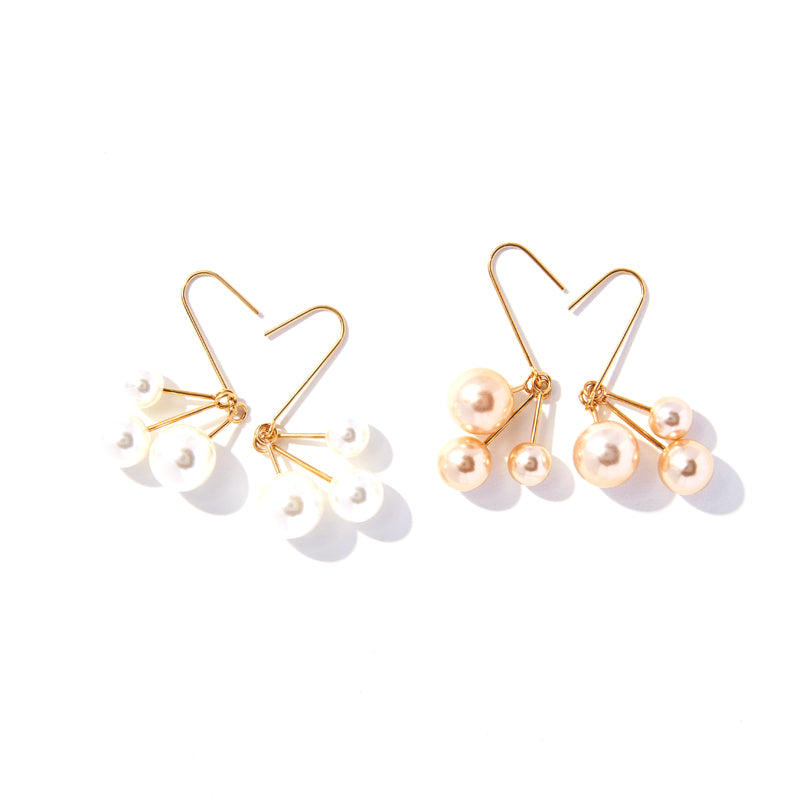 Women's asymmetric pearl earrings