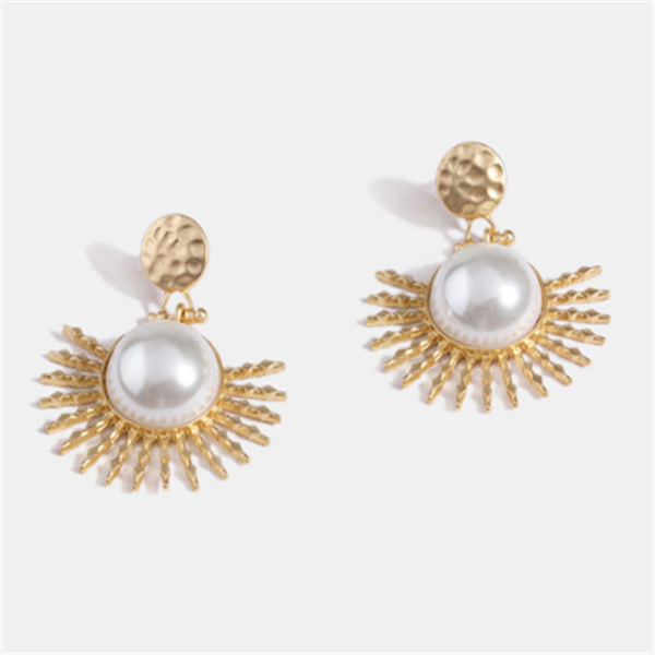 Round pearl earrings