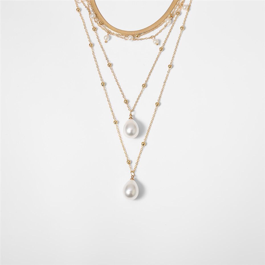 Multilayer pearl necklace