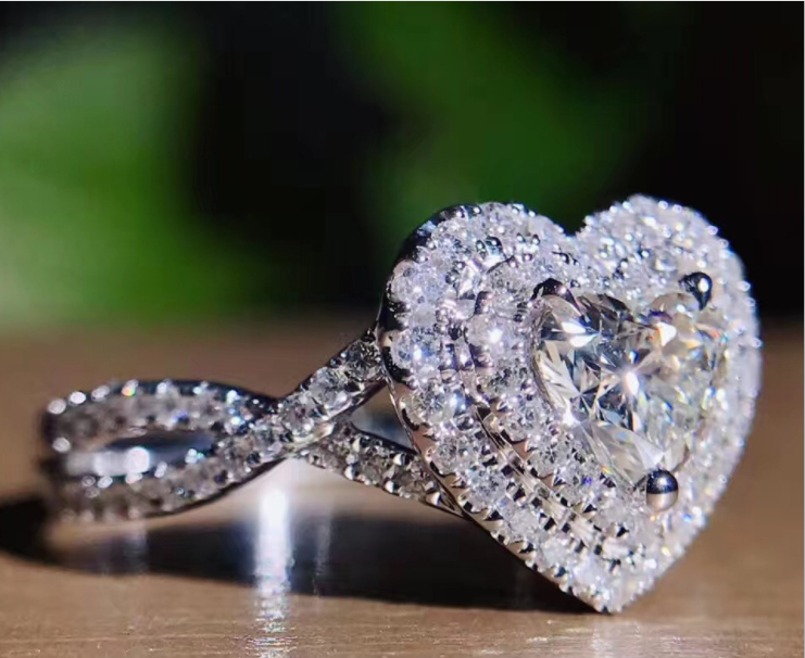 Luxury Micro Inlaid heart-shaped simulation diamond ring