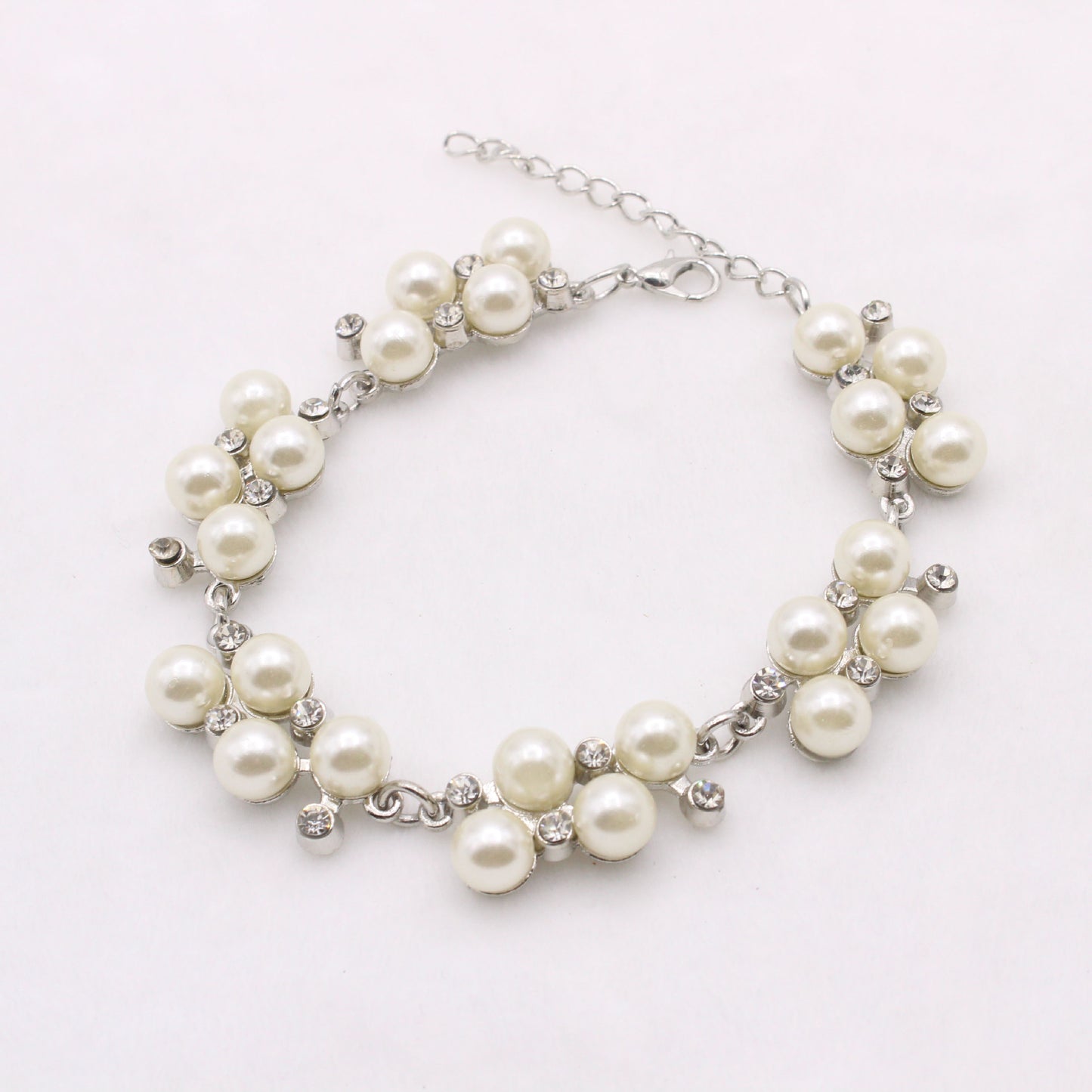 Pearl and diamond bracelet