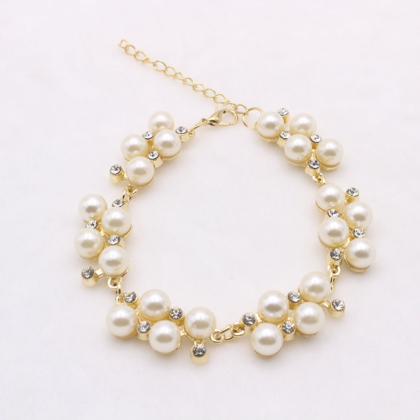 Pearl and diamond bracelet