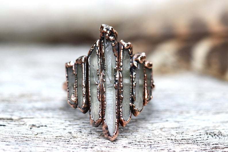 Irregular Rock Edging Vintage Ring Dripping Oil